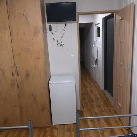 N5 - 2 , Kuchnia , łazienka 5 Osobowy - Freezerhause Izdebno- Noclegigrodziskpl Kemping *