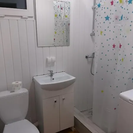 N5 - 2 , Kuchnia , łazienka 5 Osobowy - Freezerhause Izdebno- Noclegigrodziskpl *