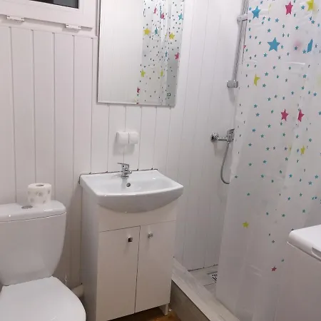 Kemping N5 - 2 , Kuchnia , łazienka 5 Osobowy - Freezerhause Izdebno- Noclegigrodziskpl Grodzisk Mazowiecki