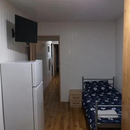 N5 - 2 , Kuchnia , łazienka 5 Osobowy - Freezerhause Izdebno- Noclegigrodziskpl * Grodzisk Mazowiecki